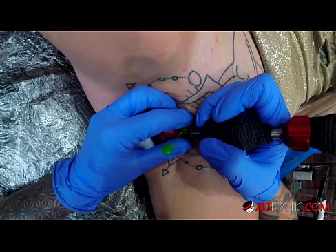 ❤️ Extremt tatuerade snyggingen Sully Savage fick en tatuering på sin klitoris ❤ Fuckvideo at sv.porn-93.ru ❤